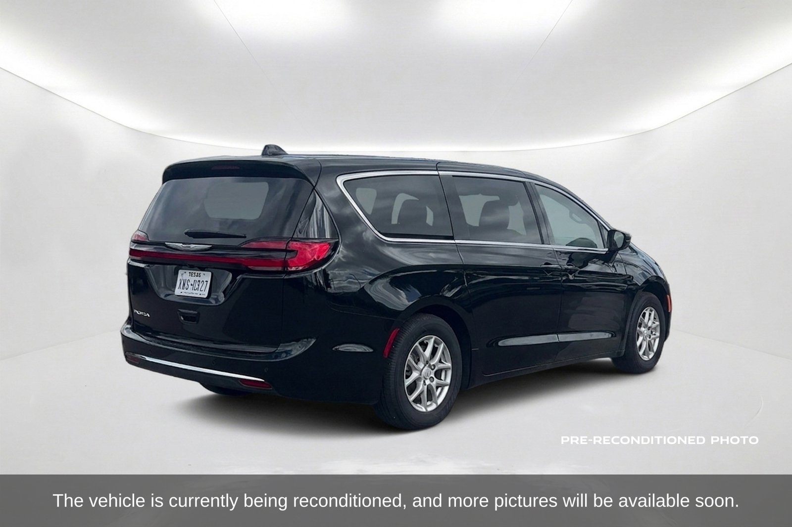 Used 2026 Chrysler Pacifica Select FWD image 6