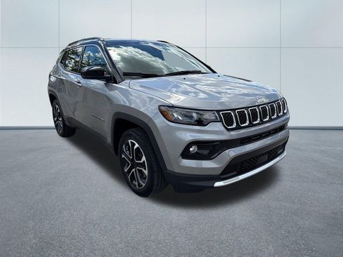 Used 2023 Jeep Compass Limited AWD/4WD image 9