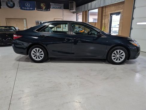 Used 2015 Toyota Camry LE FWD image 11