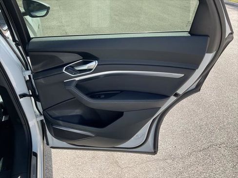 Used 2019 Audi e-tron Premium Plus image 27