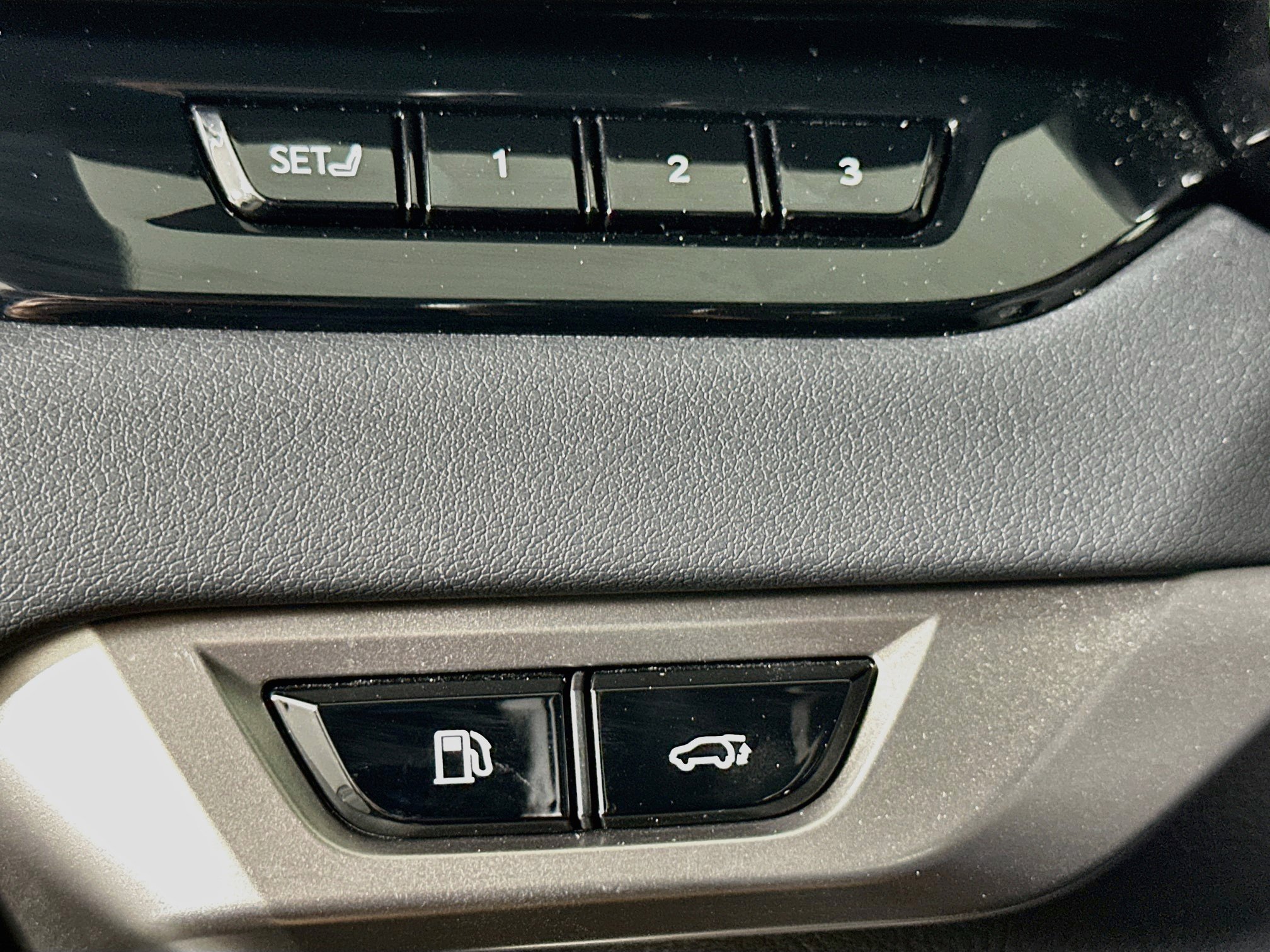Used 2025 Lexus RX 350 Premium w/ Accessory Package (Z1) FWD image 19