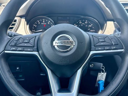 Used 2018 Nissan Rogue S AWD/4WD image 40