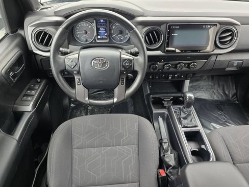 Used 2019 Toyota Tacoma TRD Off-Road w/ Technology Package AWD/4WD image 32
