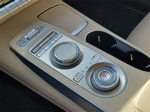 Used 2022 Genesis GV70 2.5T w/ Select Package image 12