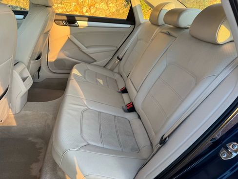 Used 2012 Volkswagen Passat TDI SE image 18