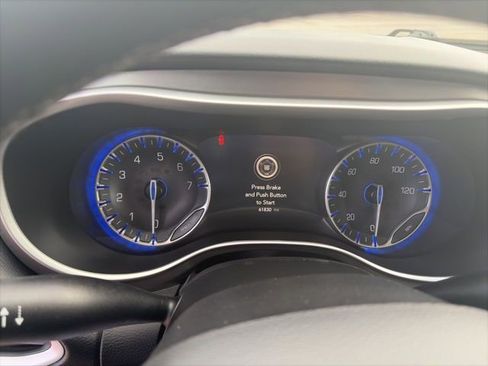 Used 2023 Chrysler Pacifica Touring-L FWD image 20