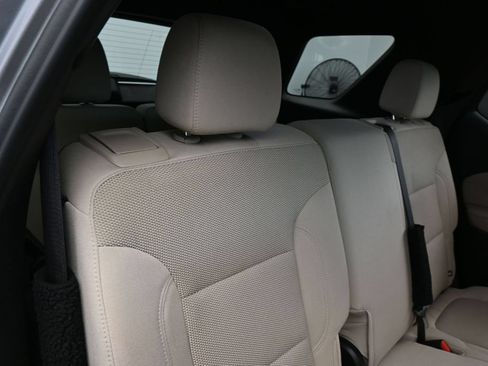 Used 2023 Chevrolet Traverse LS FWD image 35