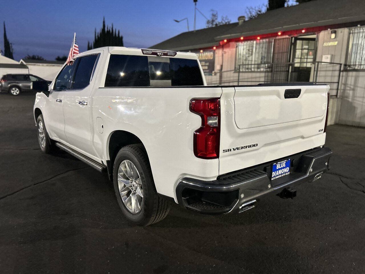 Used 2022 Chevrolet Silverado 1500 LTZ w/ LTZ Premium Package AWD/4WD image 4