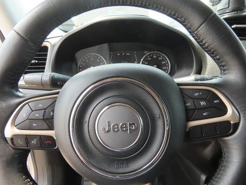 Used 2015 Jeep Renegade Latitude w/ Popular Equipment Group FWD image 27