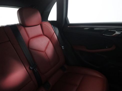 Certified 2019 Porsche Macan S AWD/4WD image 17