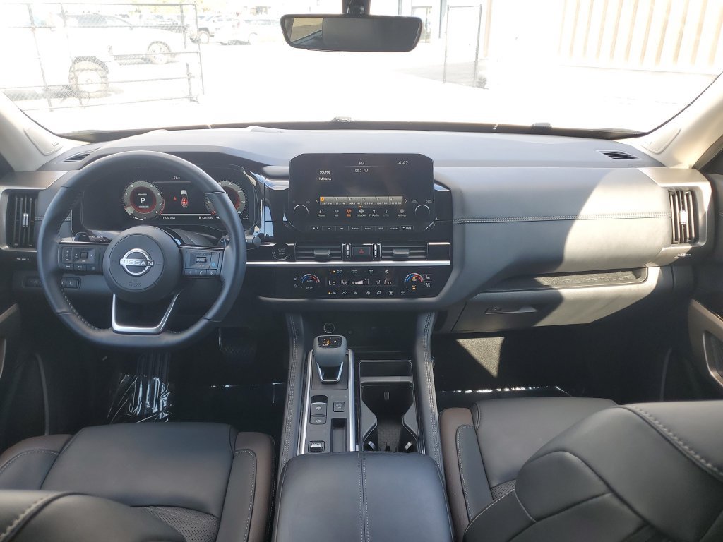 Certified 2025 Nissan Pathfinder Platinum w/ Cargo Package FWD image 21