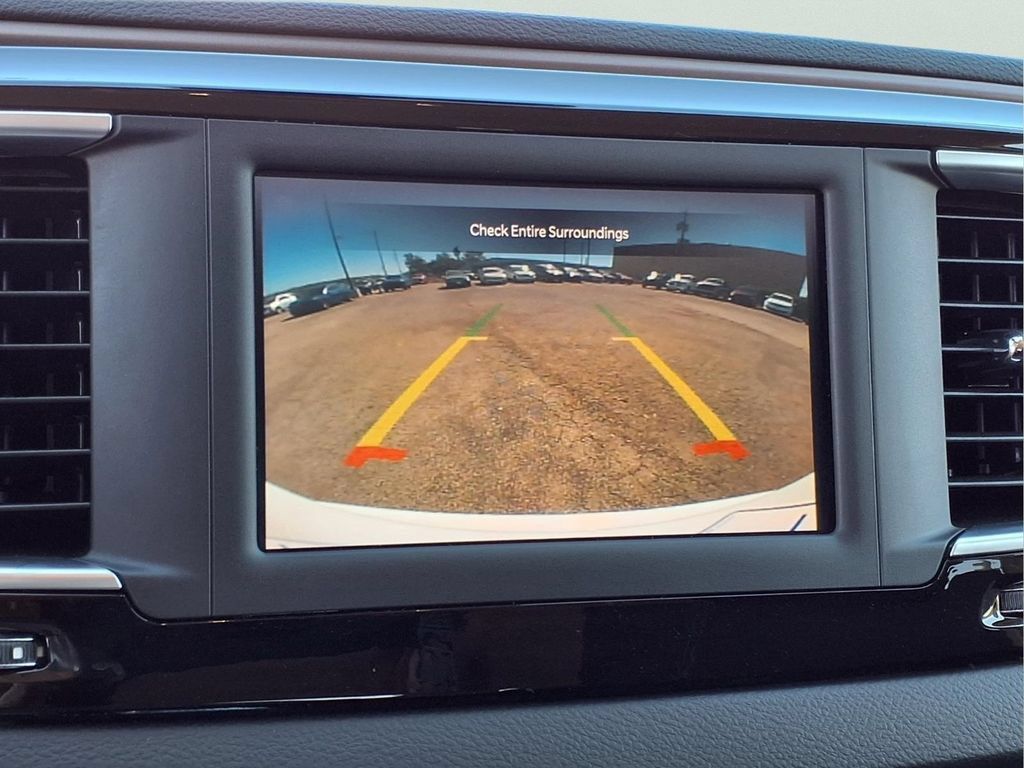 Used 2023 Chrysler Voyager LX FWD image 11