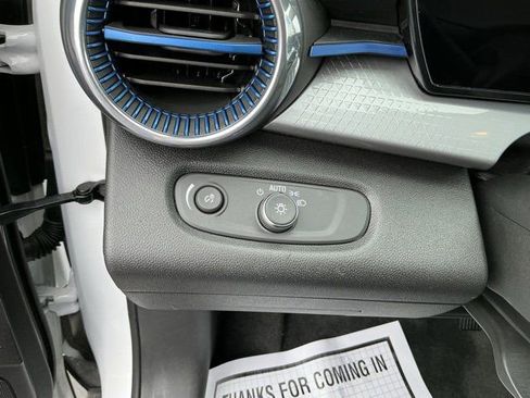 Used 2025 Chevrolet Trax LT w/ LT Convenience Package image 21