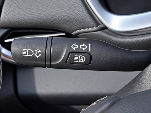 Certified 2023 Chevrolet Traverse LT FWD image 24