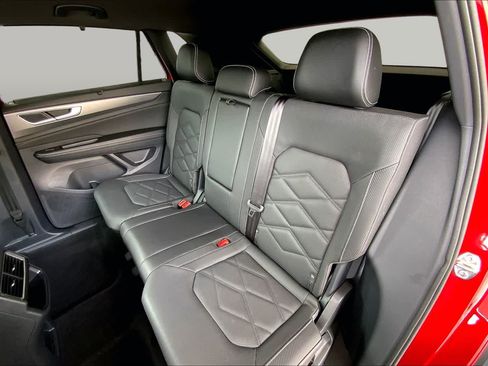 Used 2025 Volkswagen Atlas Cross Sport SE FWD image 21