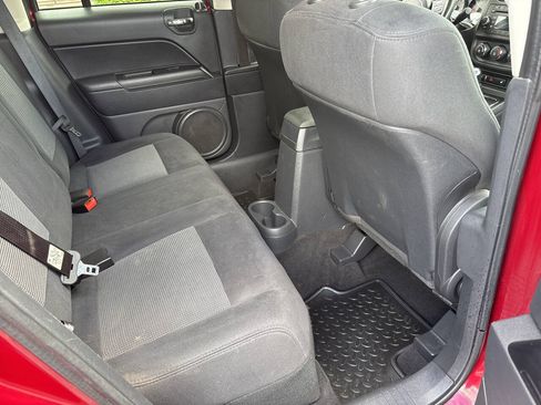 Used 2011 Jeep Patriot Latitude AWD/4WD image 9