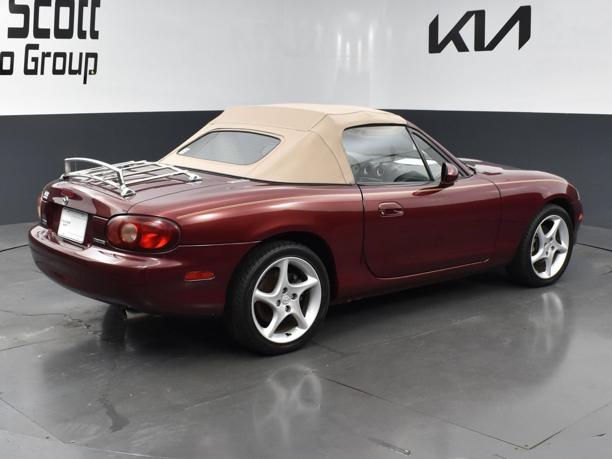 Used 2003 MAZDA MX-5 Miata RWD image 5
