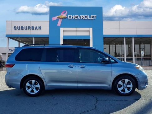 Used 2016 Toyota Sienna LE image 4