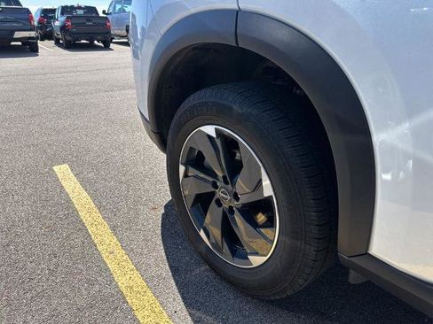 Used 2025 Nissan Rogue SV image 8