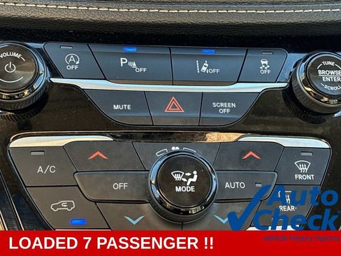 Used 2024 Chrysler Pacifica Limited FWD image 36