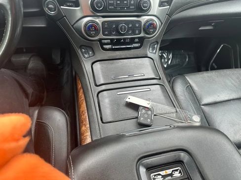 Used 2020 Chevrolet Suburban Premier AWD/4WD image 28