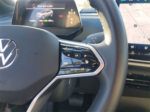 Certified 2025 Volkswagen ID.4 Pro S image 28