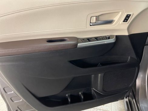Certified 2023 Toyota Sienna Platinum image 10