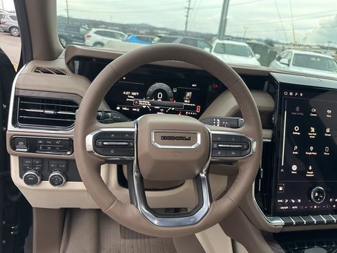 Used 2025 GMC Yukon Denali w/ Sun & Power Step Package image 13