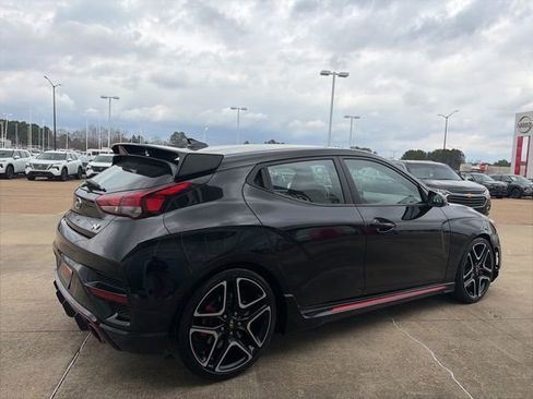 Used 2022 Hyundai Veloster N image 4
