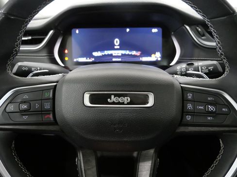 Used 2023 Jeep Grand Cherokee Limited image 14