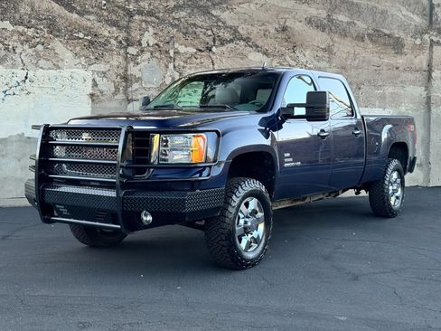Used 2010 GMC Sierra 2500 SLT AWD/4WD image 11