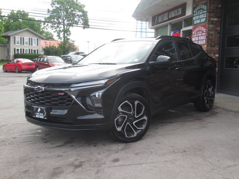 Used 2024 Chevrolet Trax RS FWD image 32