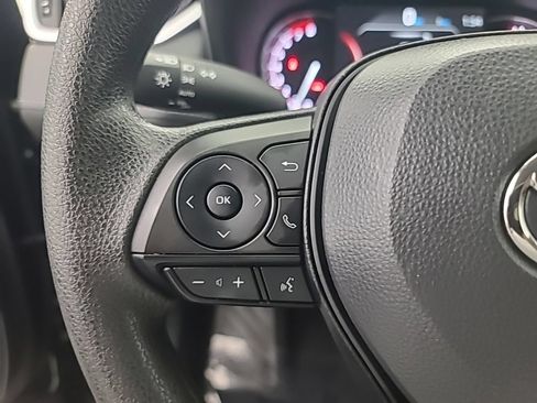 Used 2025 Toyota RAV4 XLE AWD/4WD image 29