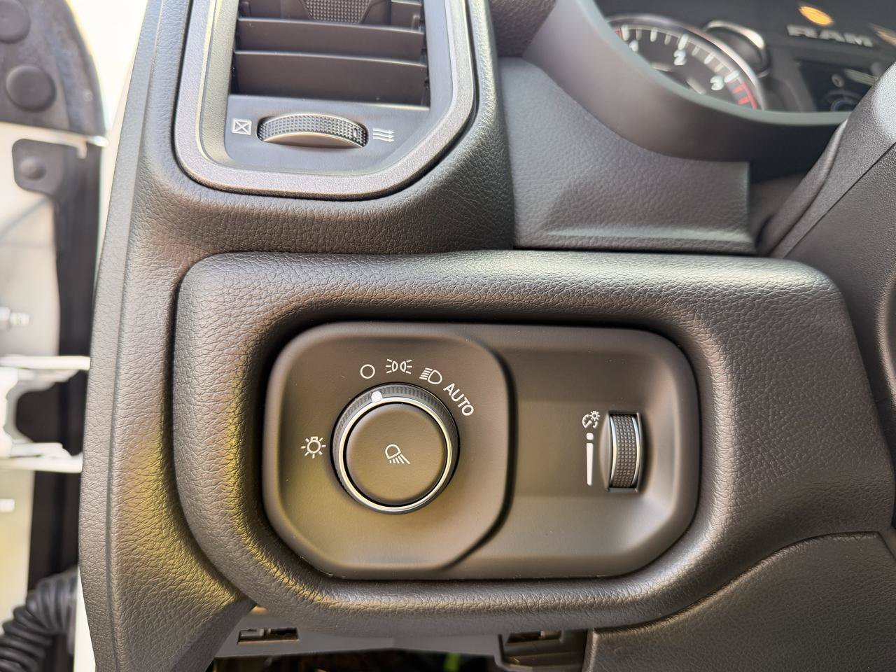 Used 2024 RAM 3500 Tradesman w/ Chrome Appearance Group AWD/4WD image 11