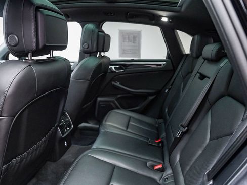 Certified 2026 Porsche Macan AWD/4WD image 23