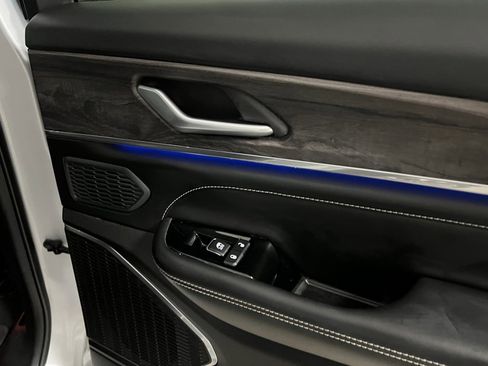 Used 2023 Jeep Grand Cherokee Overland image 58