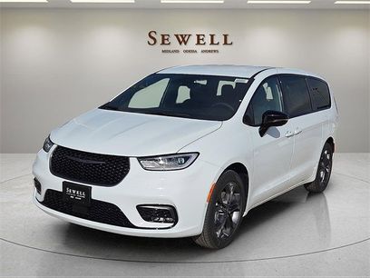 New 2026 Chrysler Pacifica Select