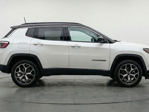 Used 2025 Jeep Compass Limited image 11