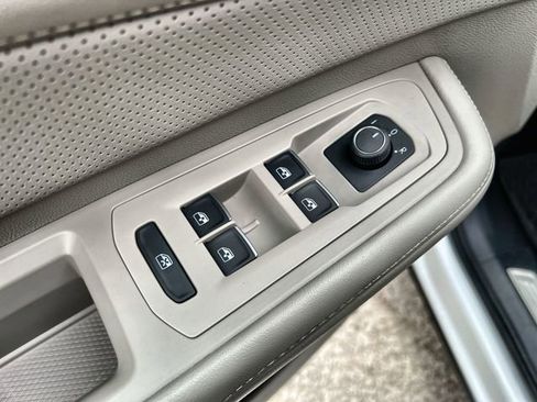 Used 2024 Volkswagen Atlas SE image 22