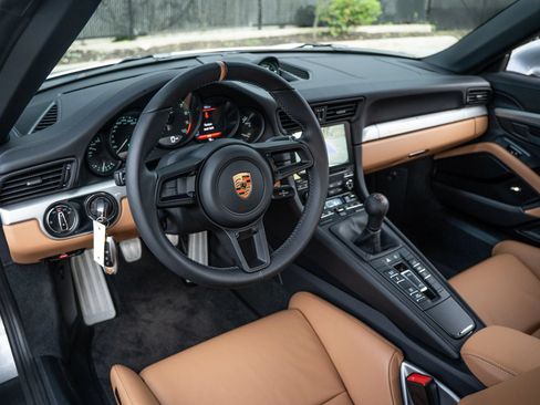 Used 2019 Porsche 911 Speedster RWD image 45
