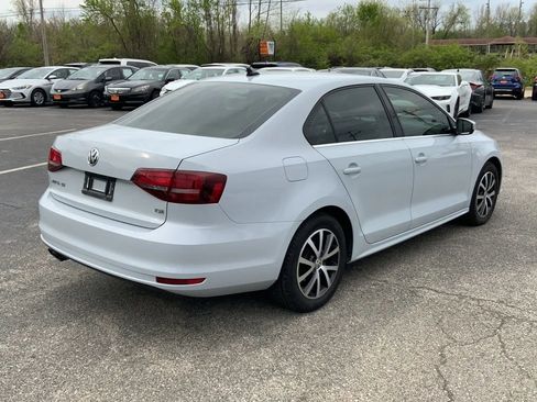 Used 2017 Volkswagen Jetta SE image 5