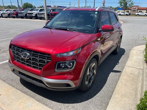 Used 2024 Hyundai Venue Limited FWD image 1