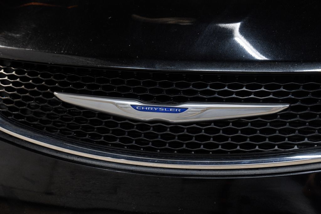 Used 2020 Chrysler Pacifica Limited FWD image 65