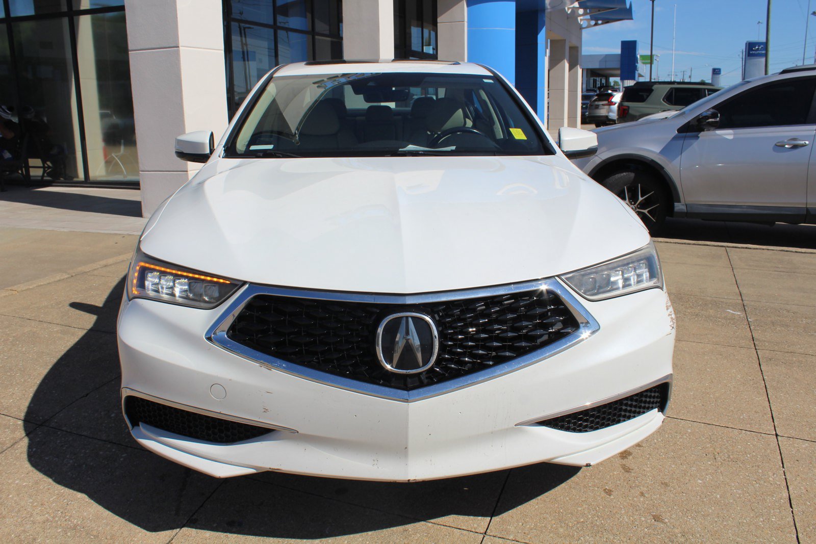 Used 2018 Acura TLX FWD image 2