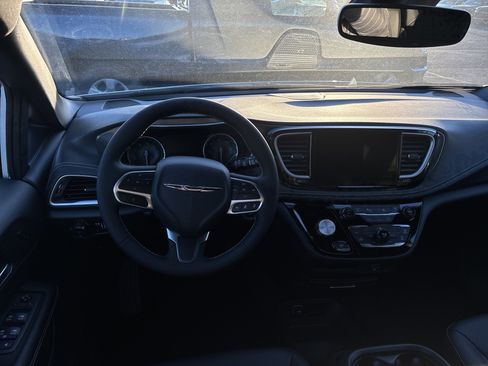 New 2026 Chrysler Pacifica Select image 19