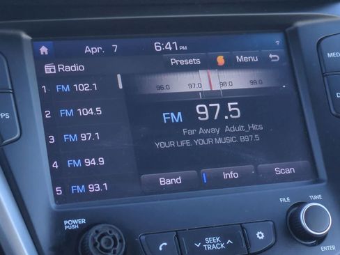 Used 2017 Hyundai Veloster FWD image 27