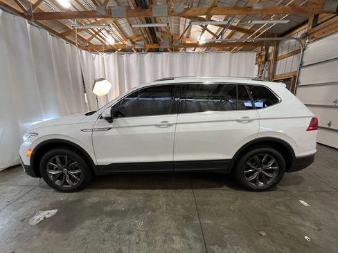 Used 2022 Volkswagen Tiguan SE AWD/4WD image 3