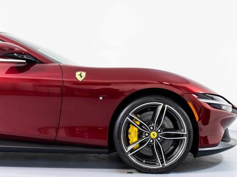Certified 2025 Ferrari Roma Spider RWD image 17