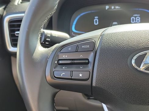 Used 2025 Hyundai Venue SEL FWD image 7