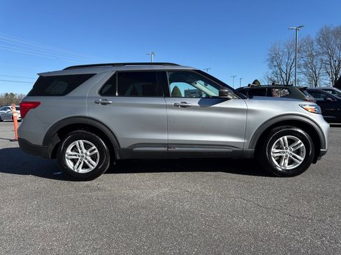 Used 2023 Ford Explorer XLT w/ Equipment Group 202A image 8